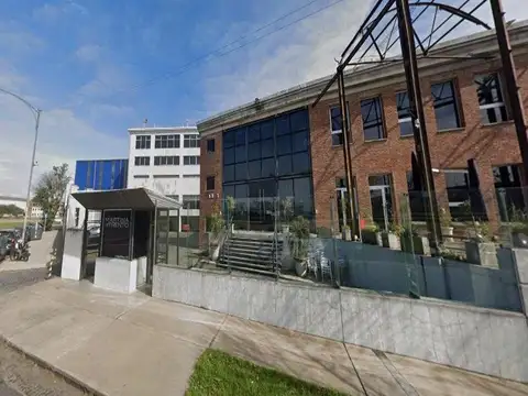 Excelente Depósito con Edificio Comercial de 6.643 m2 cubiertos en La Boca