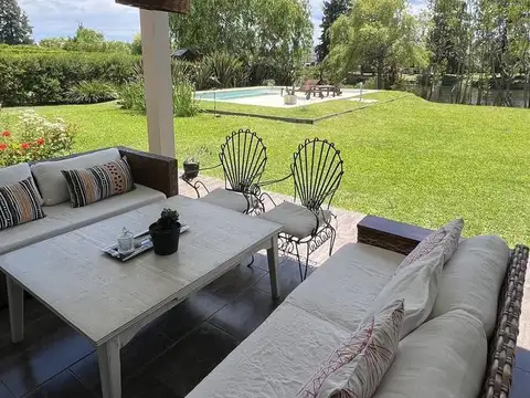 Casa 6 ambientes con 4 baños