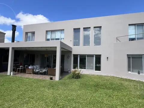 Casa en Venta al Lago Barrio El Encuentro Tigre