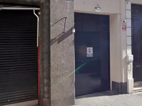 COCHERA EN VENTA- MONTEVIDEO y Bmé. Mitre