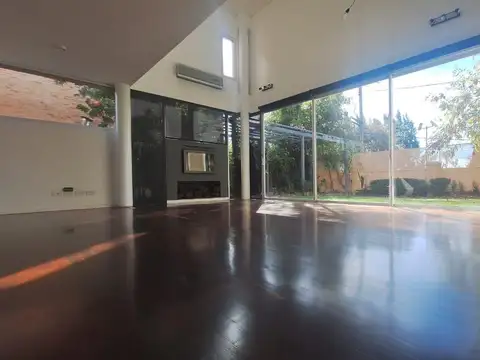 Casa 5 ambientes con 3 baños