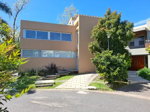 BARRIO CERRADO BARRANCAS DE SAN ISIDRO PEDRO DE MENDOZA 353