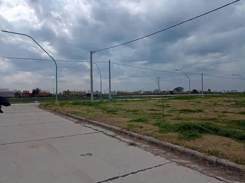 SE VENDE TERRENO  EN ESQUINA EN PRADERAS 5