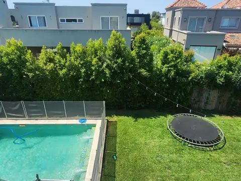Moderna Casa en Barrio Barbarita S/lote Interno 3 Dorm + Playroom Jdin Piscina