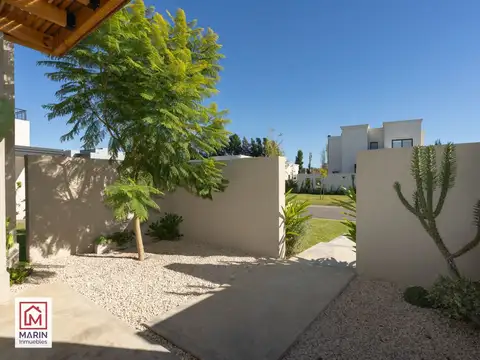 Casa 6 ambientes con 4 baños