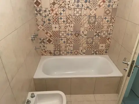 VENTA 3 AMB COLEGIALES A ESTRENAR DIST AUD VISUAL