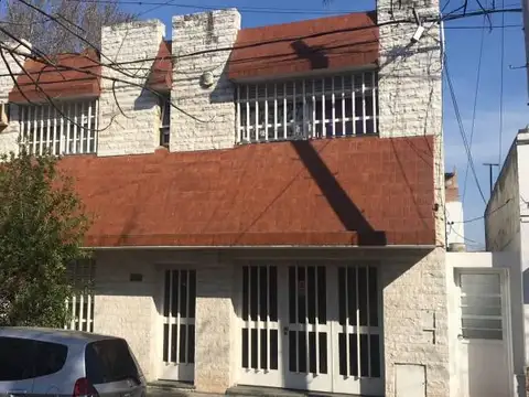 Castellanos entre Ituzaingo y Cerrito. Impecable estado.