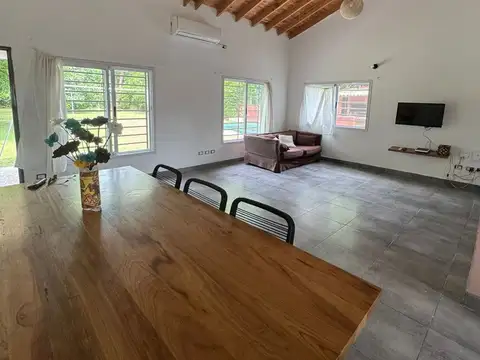 Casa 5 ambientes con 2 baños