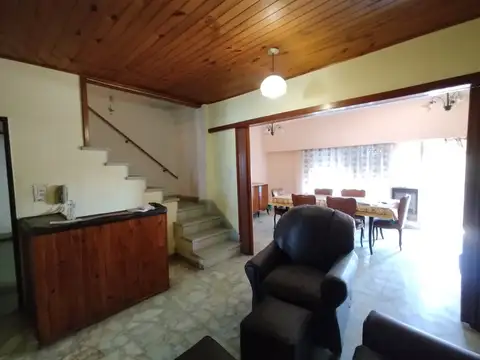 Casa 7 ambientes con 3 baños