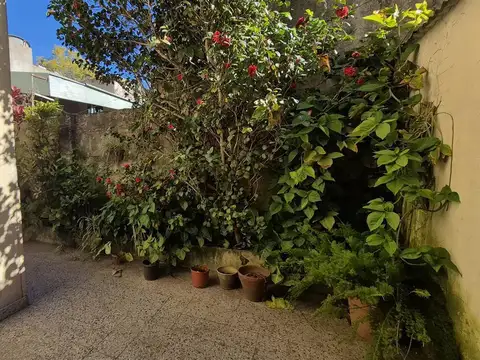 Depto Tipo Casa 4 ambientes con 2 baños