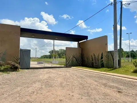 Terreno en venta en barrio Los Naranjos, Ibarlucea.