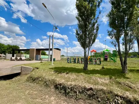 Terreno en venta en barrio Los Naranjos, Ibarlucea.