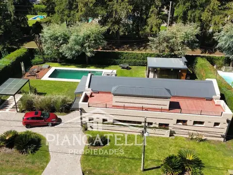 Casa en Venta con 1 cochera