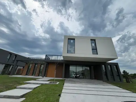 Casa en Alquiler de 5 dormitorios