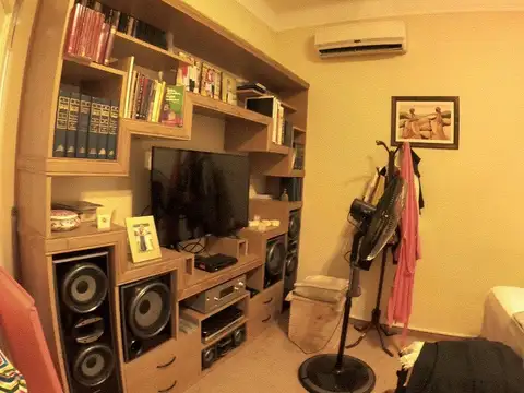 GRAN CASA A UNA CUADRA ESTACION VILLA ADELINA