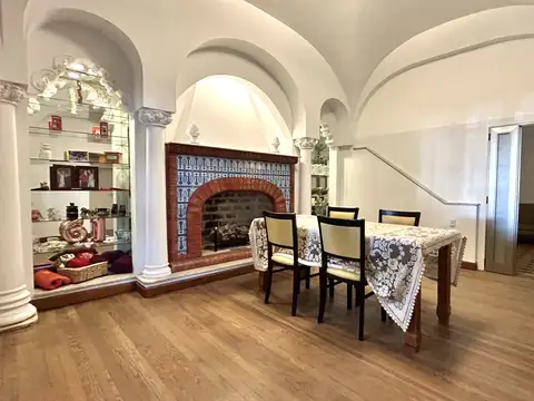 Espectacular casa en Bv. Oroño 240. Contrato comercial.