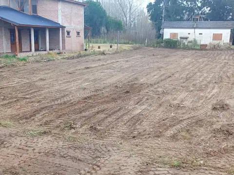 Los Arrayanes e/ Las Madreselvas y Los Malvones