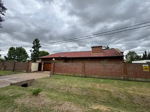 Los Jacarandaes esq. Los Fresnos