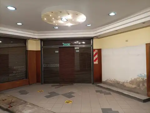 Galpón con local comercial