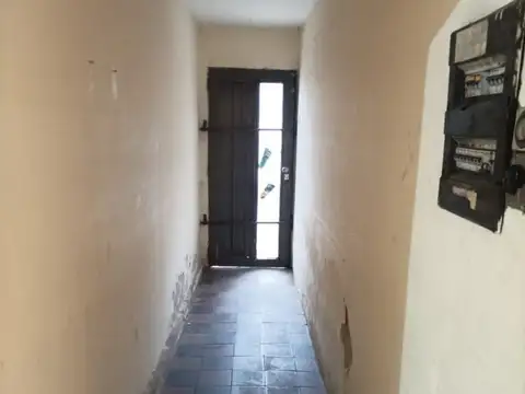 Galpón con local comercial