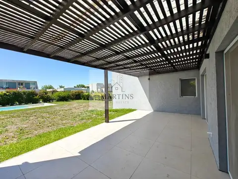 Casa en Venta con 4 cocheras
