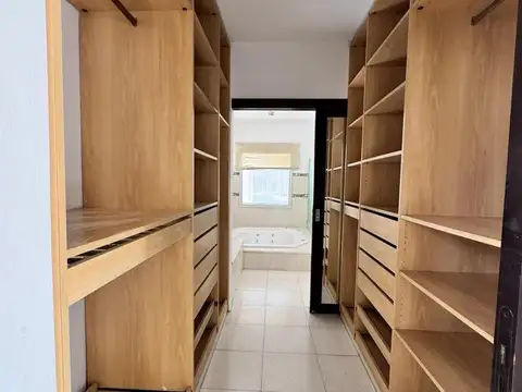 Casa 7 ambientes con 3 baños