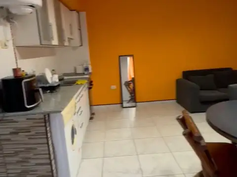 Sarandí 400, Piso 1