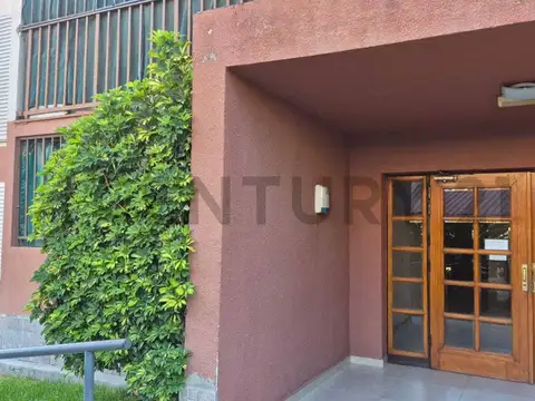 Departamento 8 ambientes con 2 baños