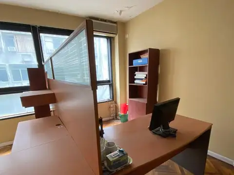 VENTA OFICINA AL FRENTE-EDIFICIO OFICINAS -CENTR0-
