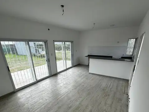 Casa 3 ambientes con 1 baño
