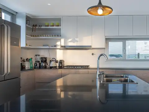 Casa 5 ambientes con 4 baños