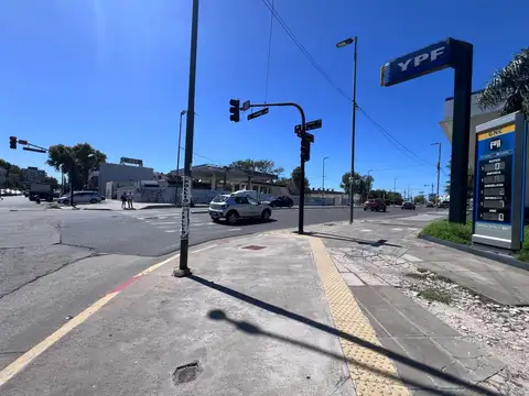 ALQUILER Local comercial ideal supermercado en San Martin a pasos de CABA.