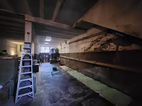 GRAN DEPOSITO CON VIVIENDA. OPORTUNIDAD