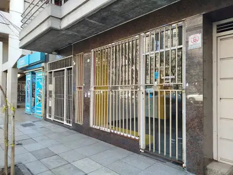 LOCAL a la Calle y Sótano sobre Av. Independencia