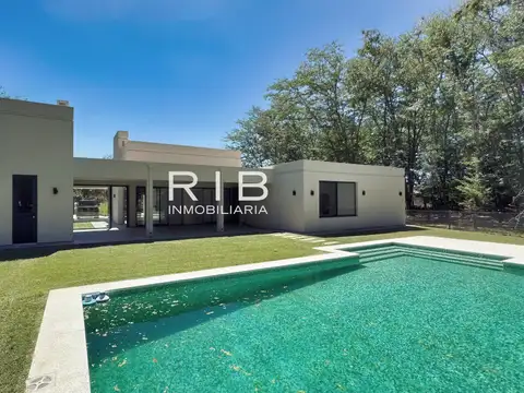 Casa 4 ambientes con 4 baños