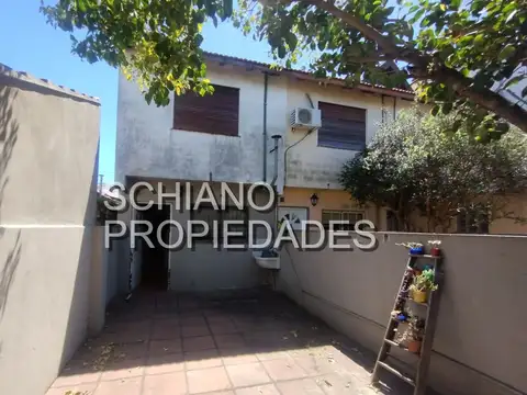 DUPLEX CON DOS DORMITORIOS, ENTRADA DE AUTO Y FONDO LIBRE.