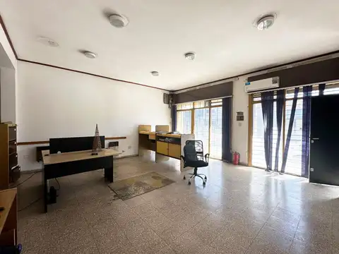 Harding al 800 - Local Comercial 2 niveles + patio