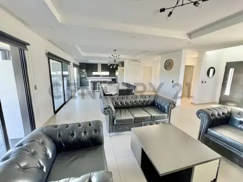 Alquiler Casa en Área 60, La Victoria – Lote a la Laguna