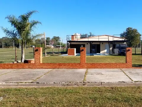 SE VENDE: Bº AYRES DE BELEN. CASA 3 DORMITORIOS