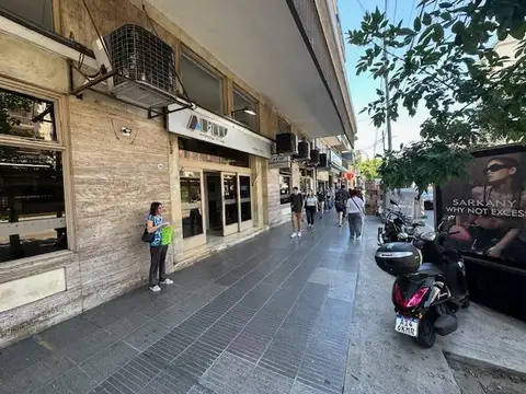 VENTA Local - Av Cabildo - CON RENTA