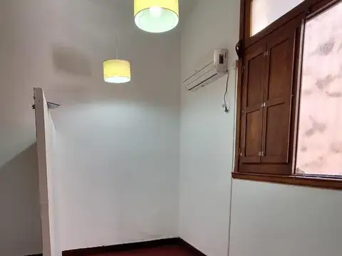 Dean Funes 100, Piso 1