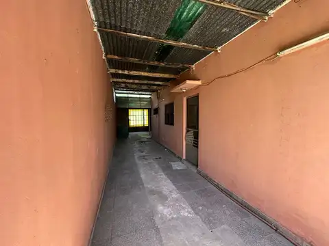 CASA AMPLIA EN RAFAEL CALZADA CON GRAN PARQUE