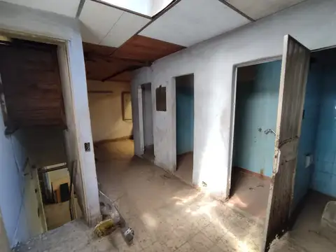 Galpón 330m2 s/Lote 8,66x29; Gas Industrial y Fza. Motriz (Falta medidor) ex Galvanoplastia