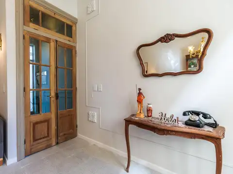 CASA DE 3 DORMITORIOS CON PATIO Y PARRILLERO EN PICHINCHA - RECICLADA A NUEVA