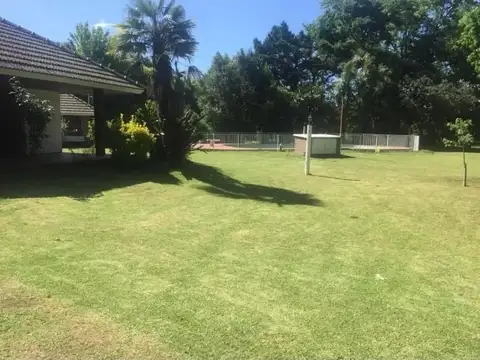 QUINTA 5 AMBIENTES, COCHERAS, PISCINA ESCUCHA OFERTA