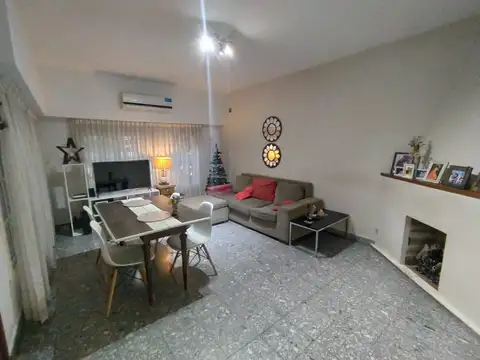 Depto Tipo Casa 5 ambientes con 2 baños