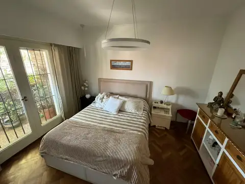 Excelente casa de categoría, 5 ambientes. Impecable
