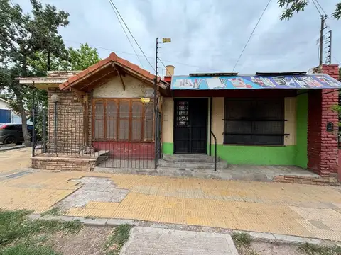 Casa 9 ambientes con 3 baños