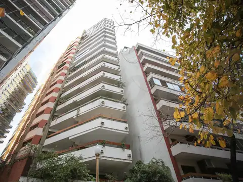 Departamento / semipiso 4 ambientes con dependencias , cochera, baulera y balcon aterrazado