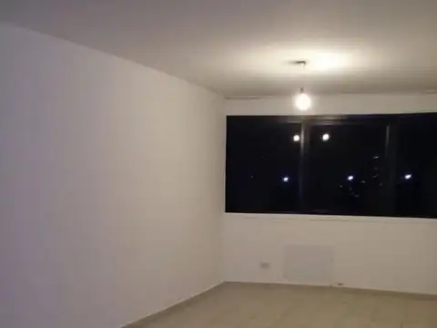 Maestro A D Elia 800, Piso 13